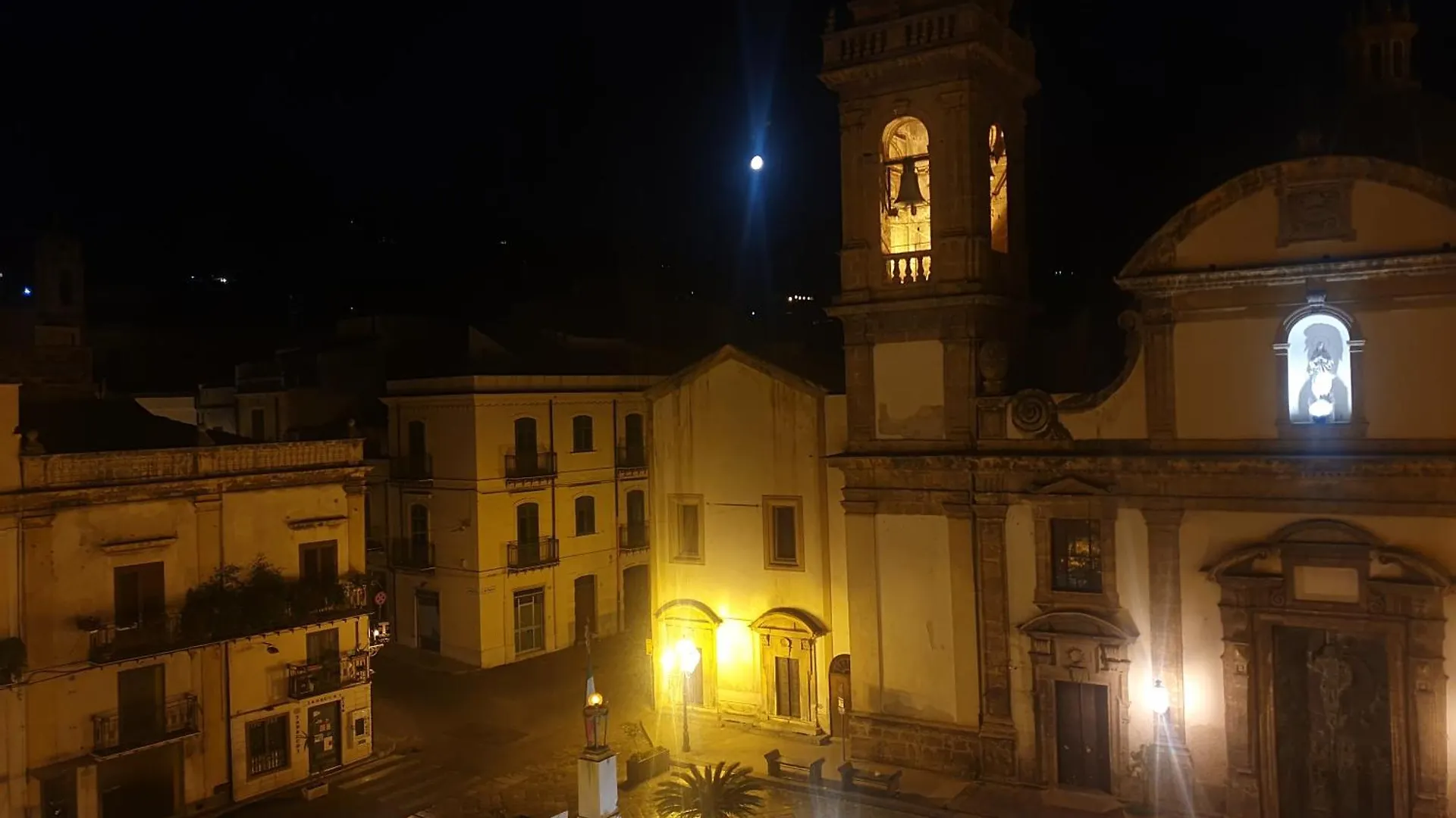 Bnb Donnalaura Carini